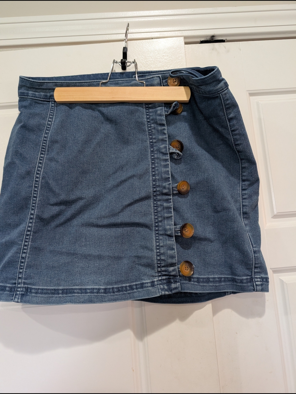 Free People Denim Button-Front Mini Skirt Size 10 Medium Wash